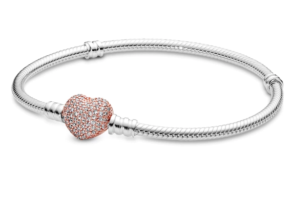 Moja osobn&aacute; sk&uacute;senosť s Pandora &scaron;perkami mi uk&aacute;zala že aj mal&eacute; detaily dok&aacute;žu rozžiariť každ&yacute; deň